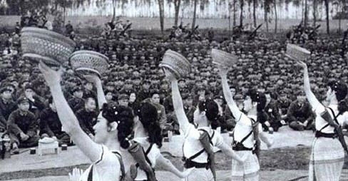 <p>对越自卫反击战中的中国女兵(16)</p>